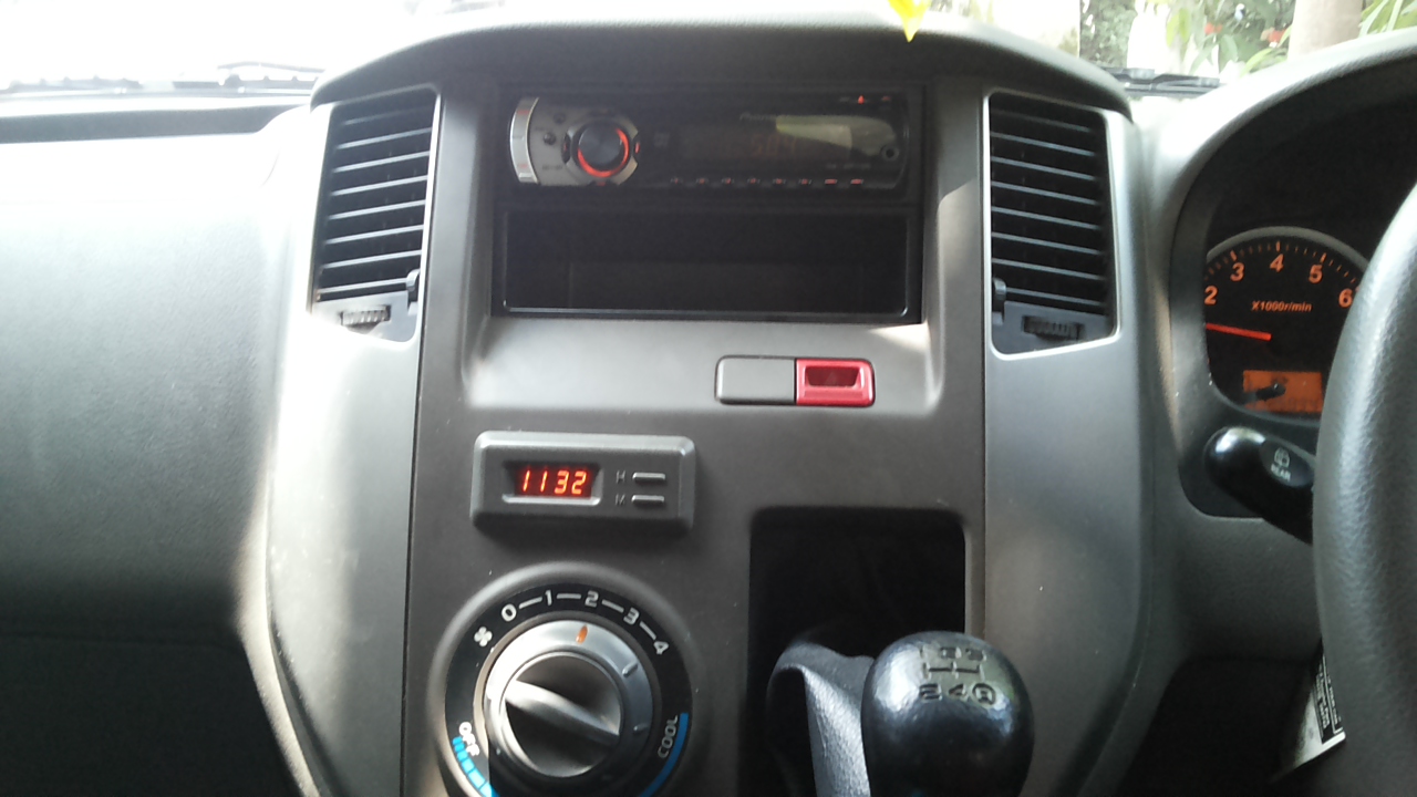 Test Drive Daihatsu Luxio 2013 Motorrio